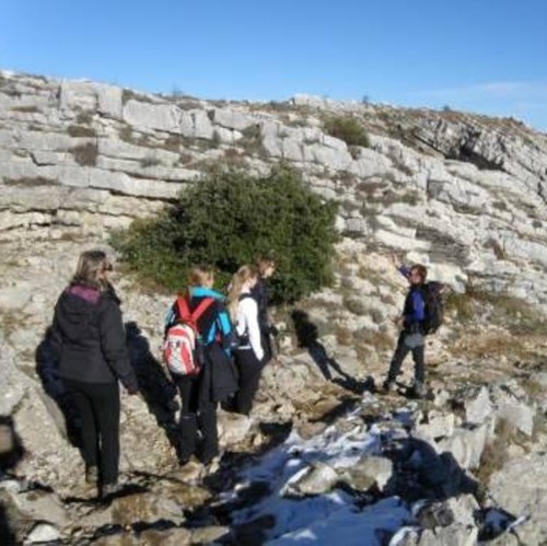 photo de personnes en route pour une escalade au départ de Grasse