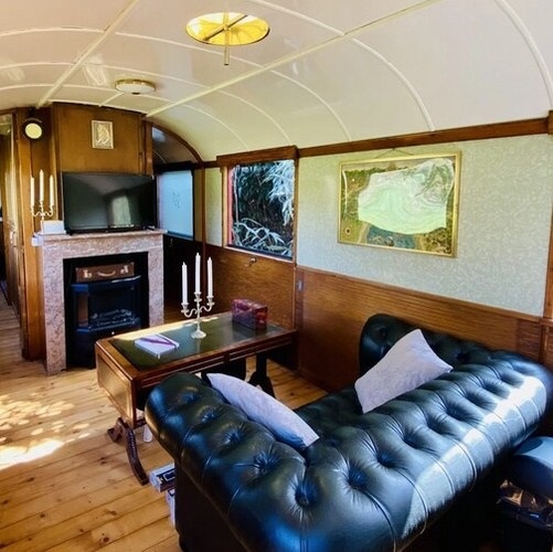Photo de l'intérieur du Wagon express, logement insolite situé dans le Pas de Calais