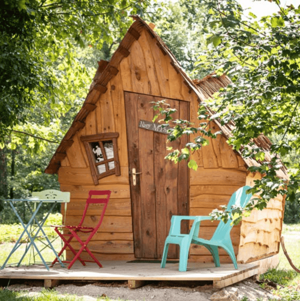 photo de l'extérieur de la cabane magique en Champagne
